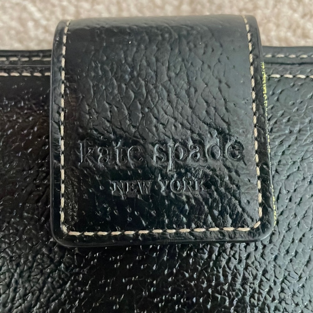 Kate Spade New York button close wallet. New!